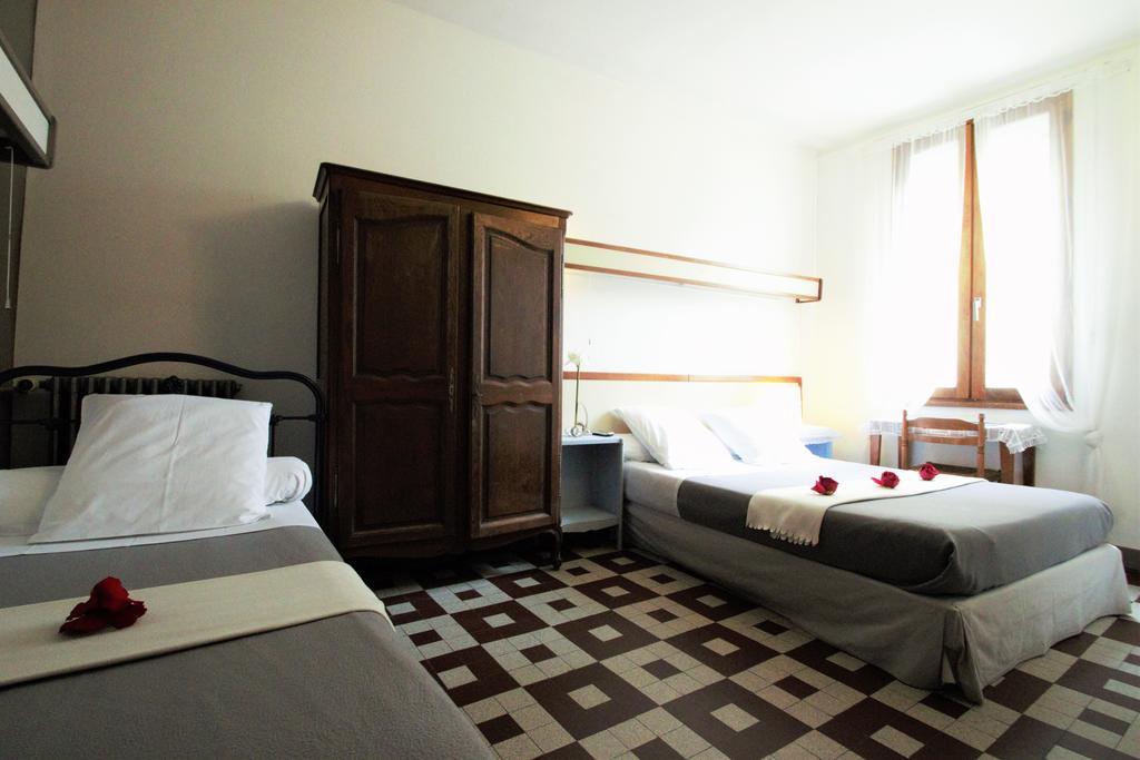Hotel Innova Cardabella Avignon Phòng bức ảnh